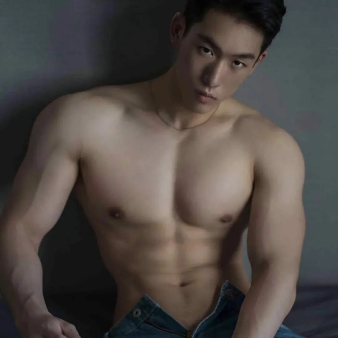 27岁巴黎海归男模,痞帅太平洋肩膀公狗腰,这大胸肌在温泉里泡着太撩人了 - 51虹马 27岁巴黎海归男模,痞帅太平洋肩膀公狗腰,这大胸肌在温泉里泡着太撩人了 - 51虹马