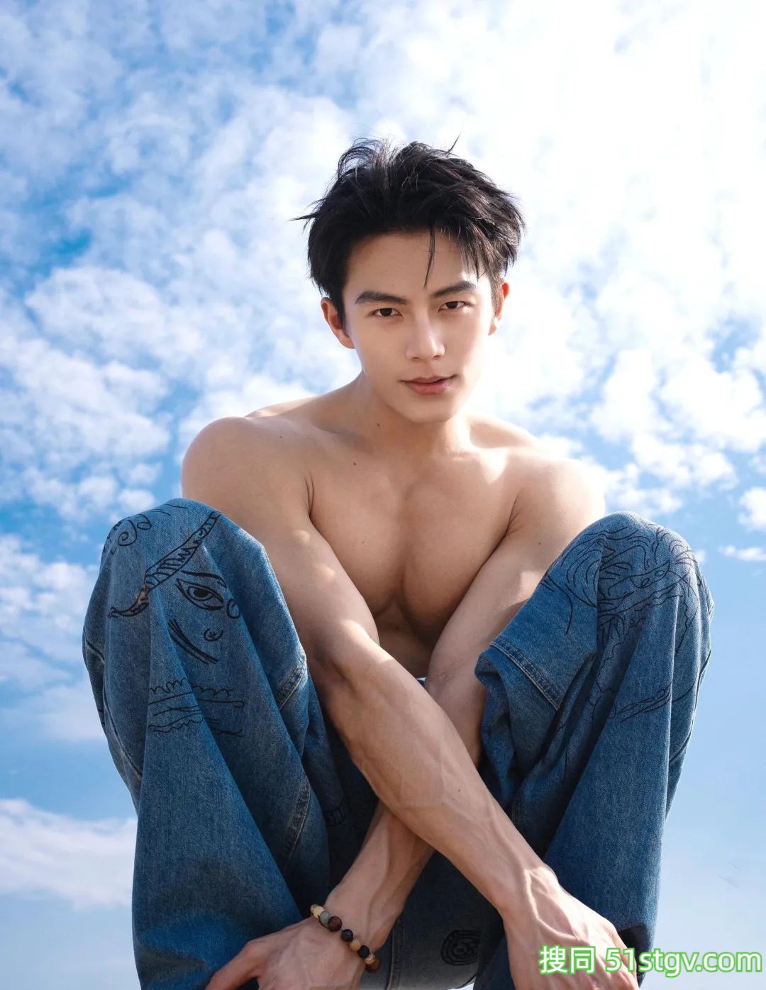 32岁山东鲜嫩帅哥，性感腹肌子弹肌，宽肩窄腰嘎嘎猛，又纯又欲惹人爱 - 51虹马