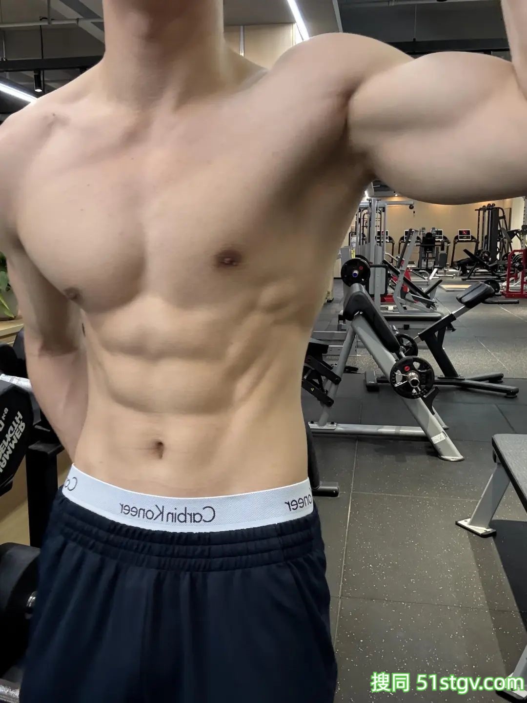 越练越大，好看的腹肌身材 - 51虹马