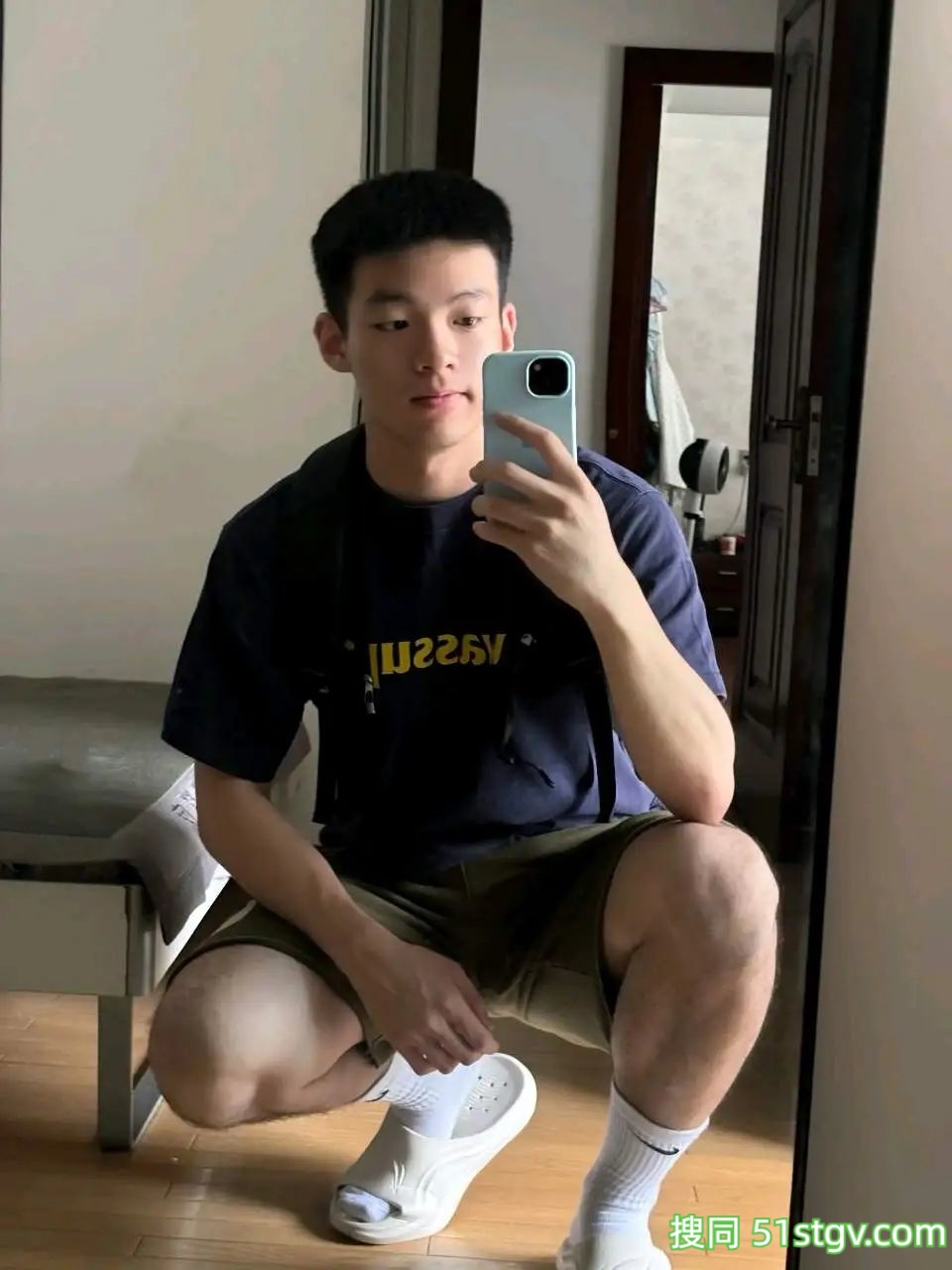 男大学生，三宣 - 51虹马