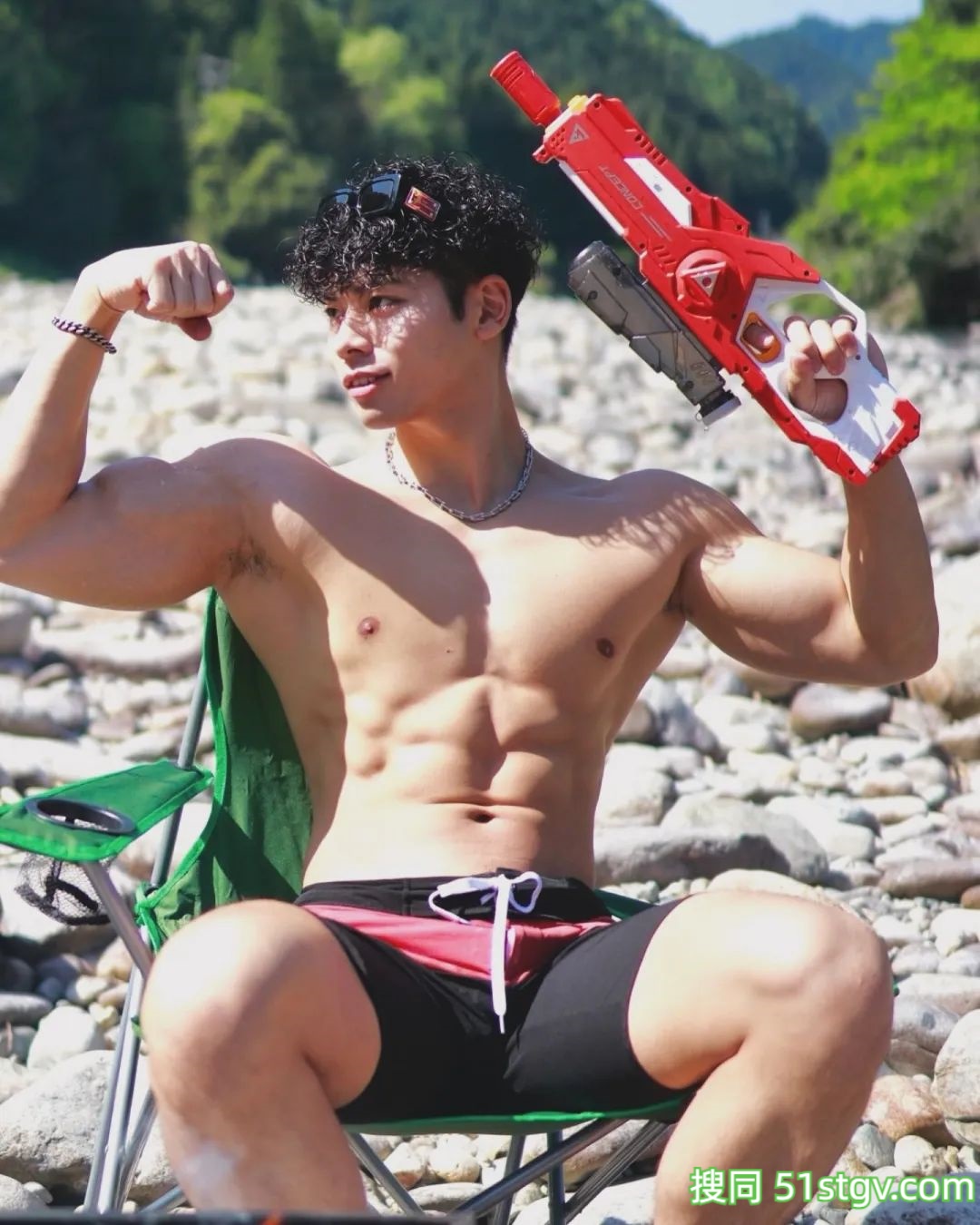 23岁日本健身网红,黝黑肩膀胸肌,这大胸肌泡水时能撩到人心里 - 51虹马 23岁日本健身网红,黝黑肩膀胸肌,这大胸肌泡水时能撩到人心里 - 51虹马