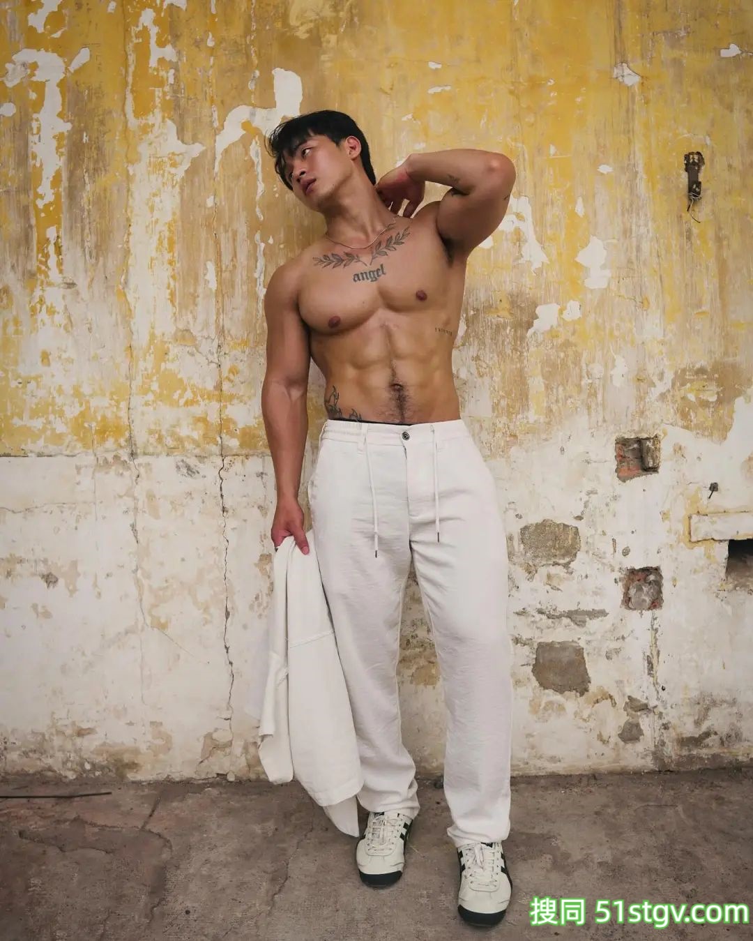 黑皮肌肉，健身教练 - 51虹马