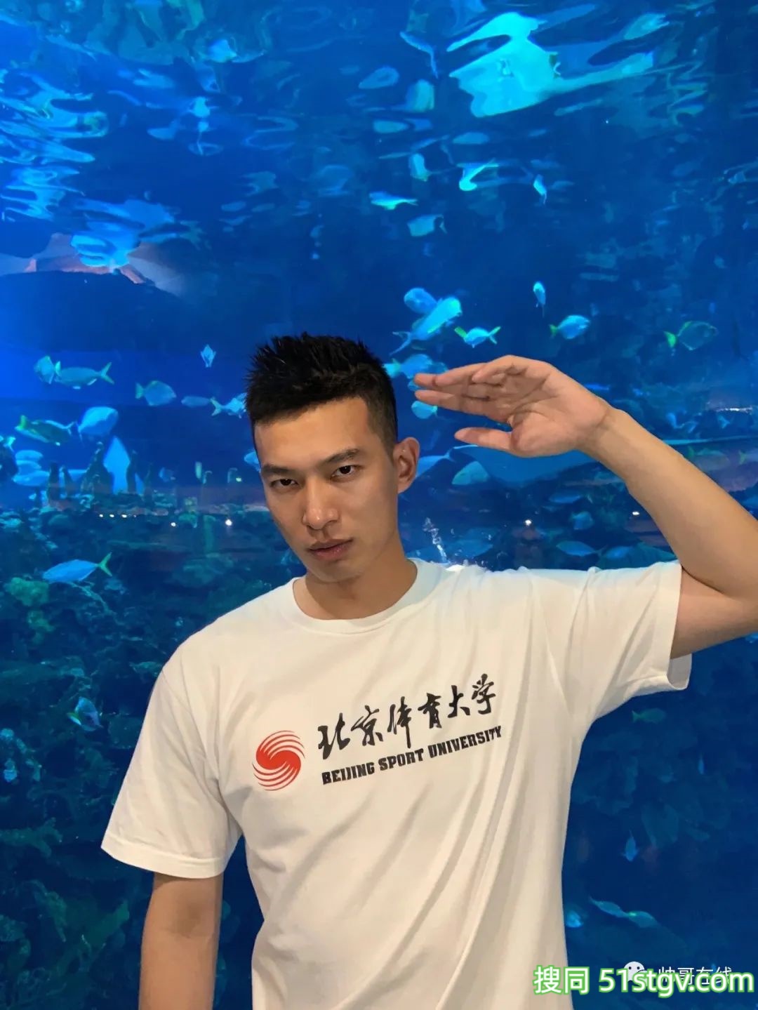 186CM北体篮球体育生大长腿穿的真好看！-51虹马