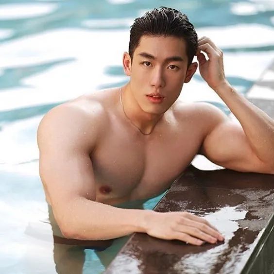 27岁巴黎海归男模,痞帅太平洋肩膀公狗腰,这大胸肌在温泉里泡着太撩人了 - 51虹马 27岁巴黎海归男模,痞帅太平洋肩膀公狗腰,这大胸肌在温泉里泡着太撩人了 - 51虹马