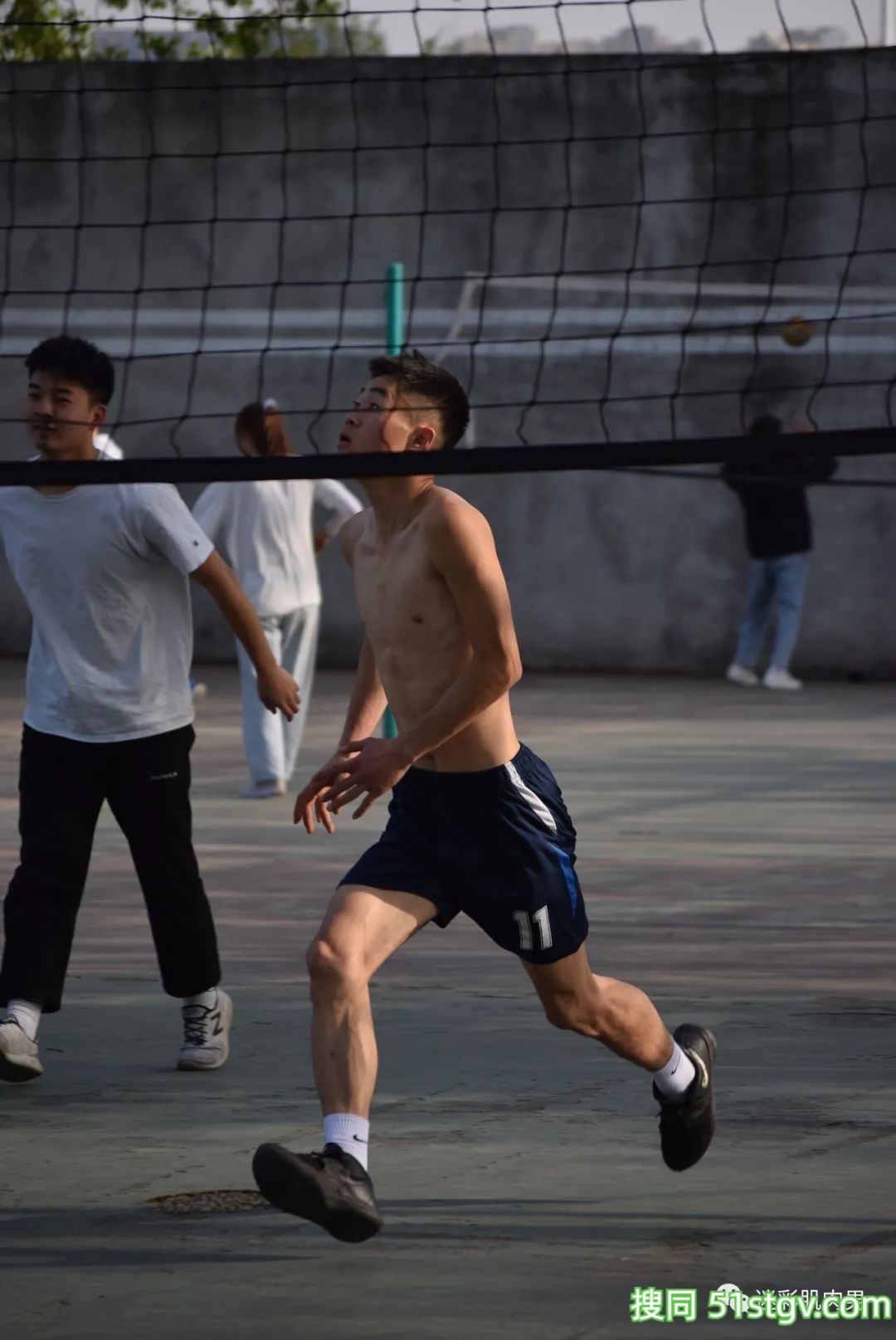 操场上打球扒衣服的体育生! - 51虹马 操场上打球扒衣服的体育生! - 51虹马