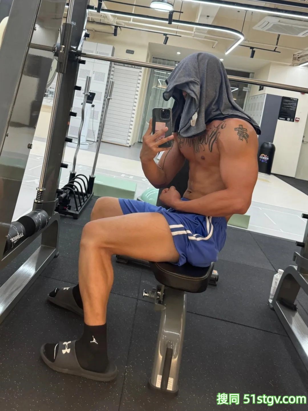 黑皮粗壮的体育生 - 51虹马