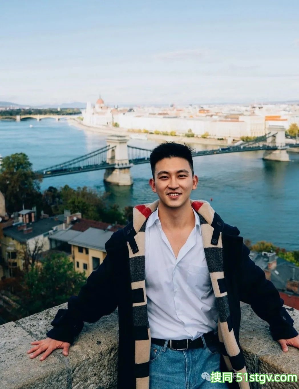 穿白短裤换衣间自拍的小哥长得真强大!太可了! - 51虹马 穿白短裤换衣间自拍的小哥长得真强大!太可了! - 51虹马