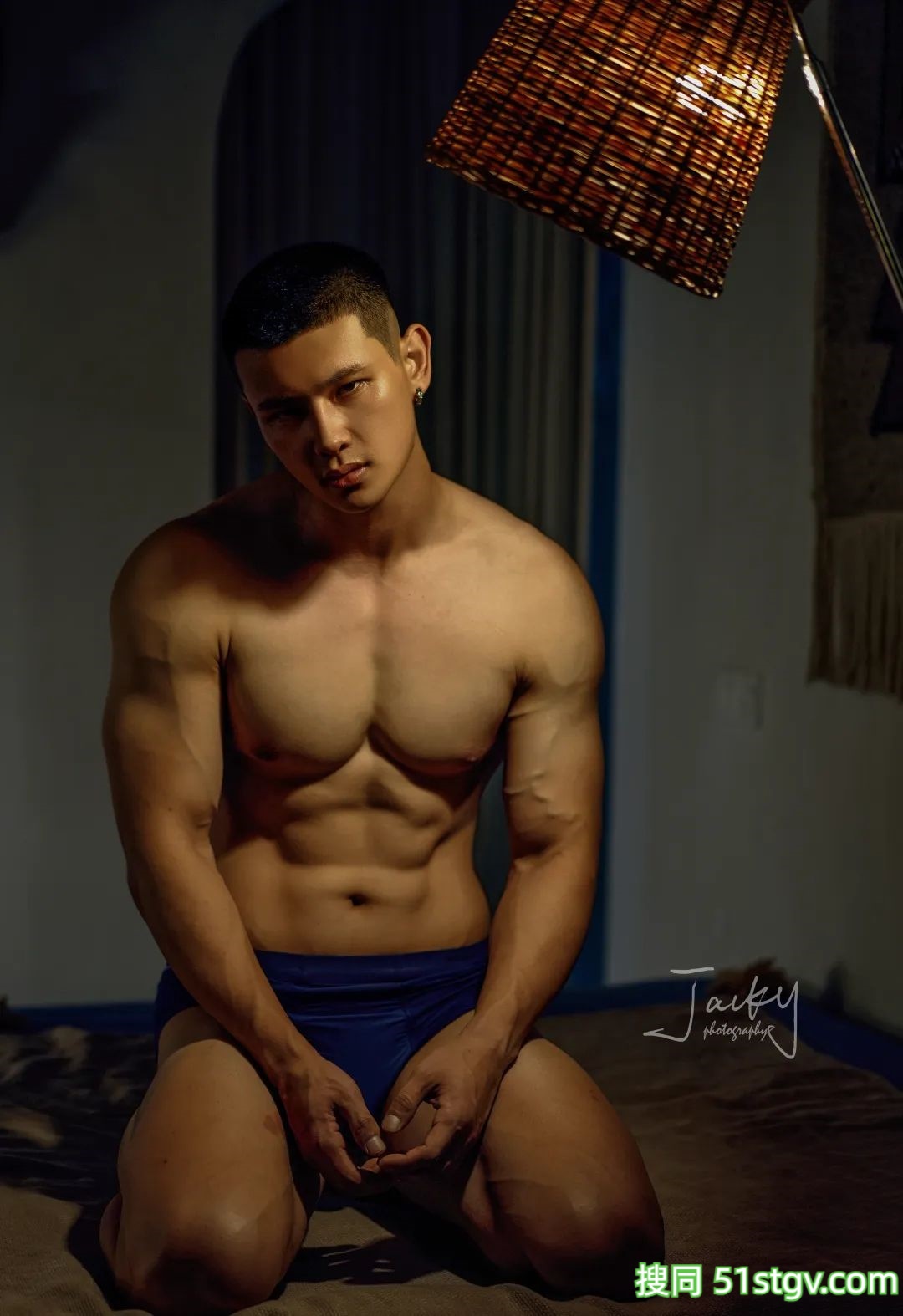 28岁湖南运动男模,这健壮肌肉线条和冷傲脸部棱角沉浸式还原东海龙王敖光 - 51虹马 28岁湖南运动男模,这健壮肌肉线条和冷傲脸部棱角沉浸式还原东海龙王敖光 - 51虹马