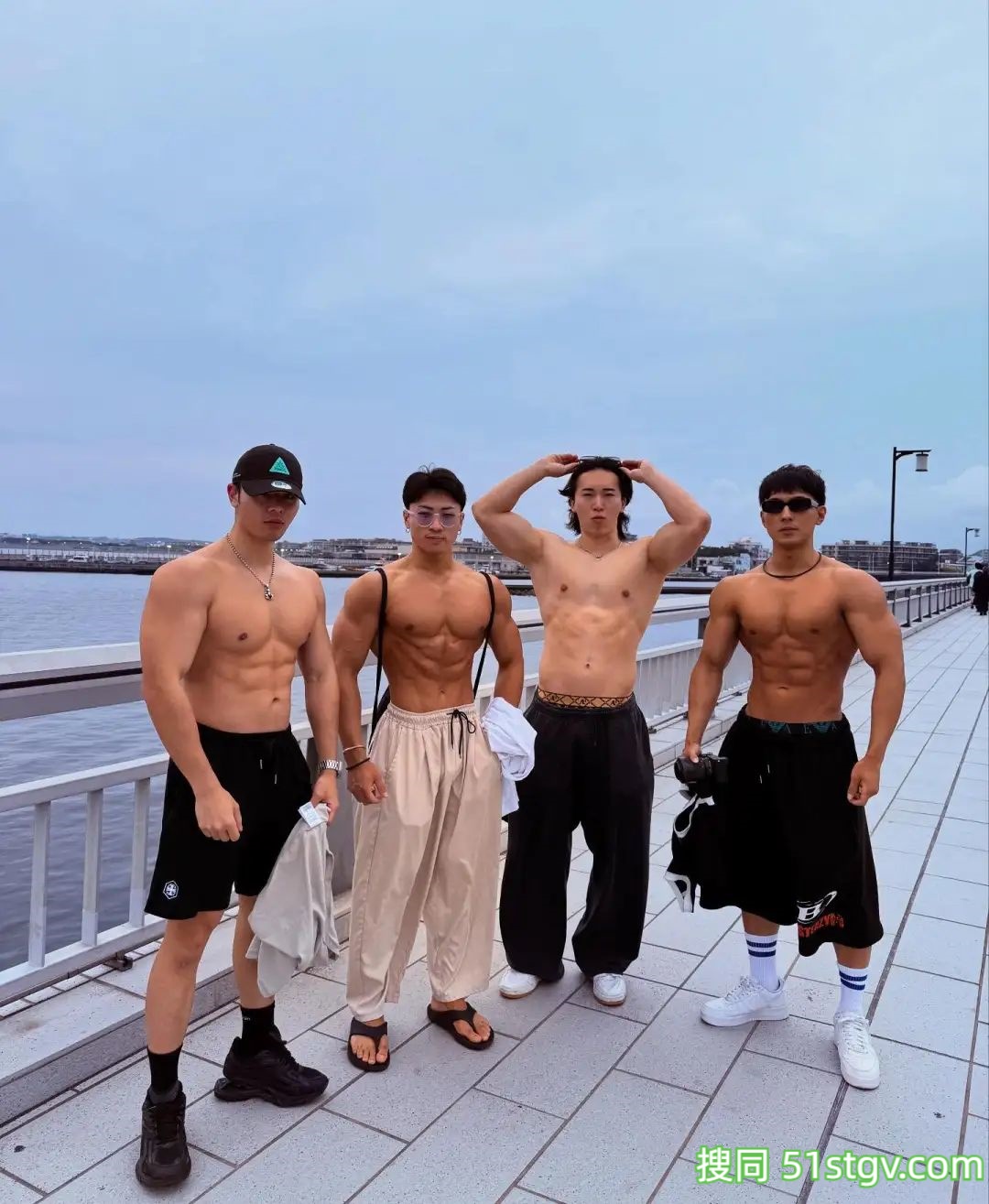 23岁日本健身网红,黝黑肩膀胸肌,这大胸肌泡水时能撩到人心里 - 51虹马 23岁日本健身网红,黝黑肩膀胸肌,这大胸肌泡水时能撩到人心里 - 51虹马