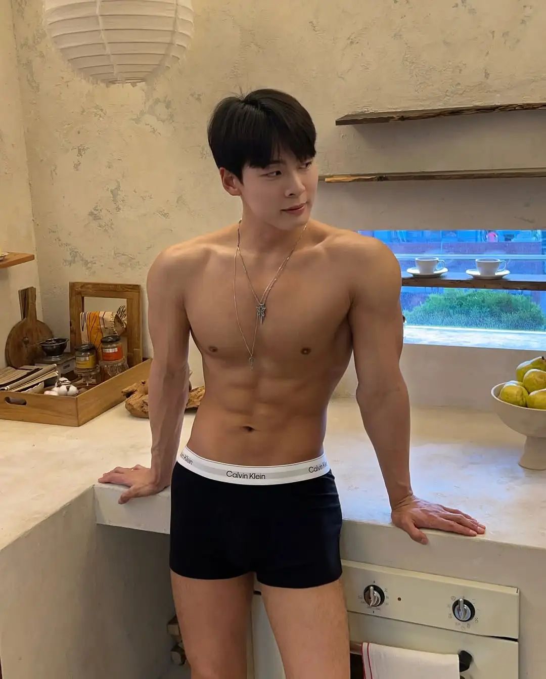 不是很帅，但身材很好的小哥哥 - 51虹马