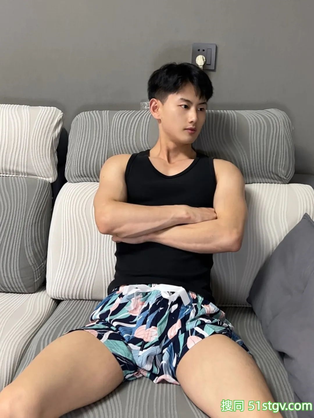 瘦瘦的小帅哥 - 51虹马