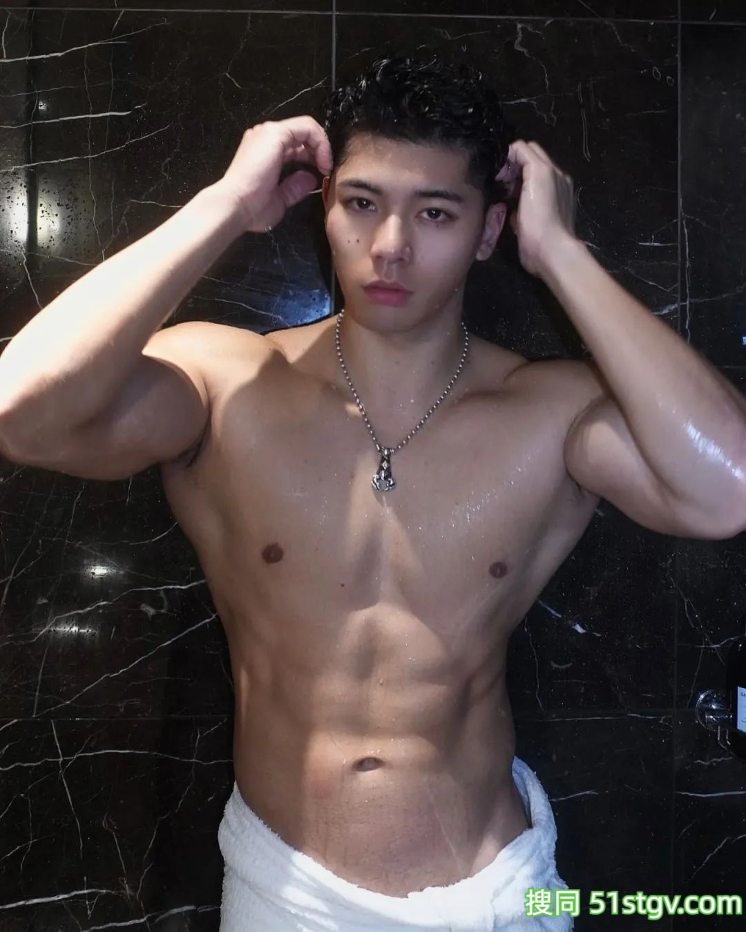 23岁日本健身网红,黝黑肩膀胸肌,这大胸肌泡水时能撩到人心里 - 51虹马 23岁日本健身网红,黝黑肩膀胸肌,这大胸肌泡水时能撩到人心里 - 51虹马