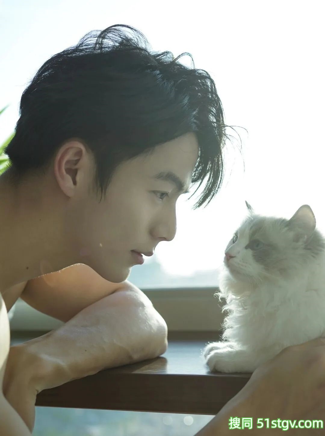 32岁山东鲜嫩帅哥，性感腹肌子弹肌，宽肩窄腰嘎嘎猛，又纯又欲惹人爱 - 51虹马