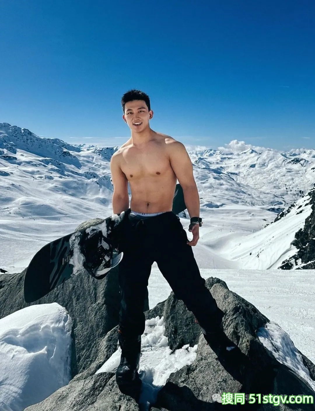 穿白短裤换衣间自拍的小哥长得真强大!太可了! - 51虹马 穿白短裤换衣间自拍的小哥长得真强大!太可了! - 51虹马