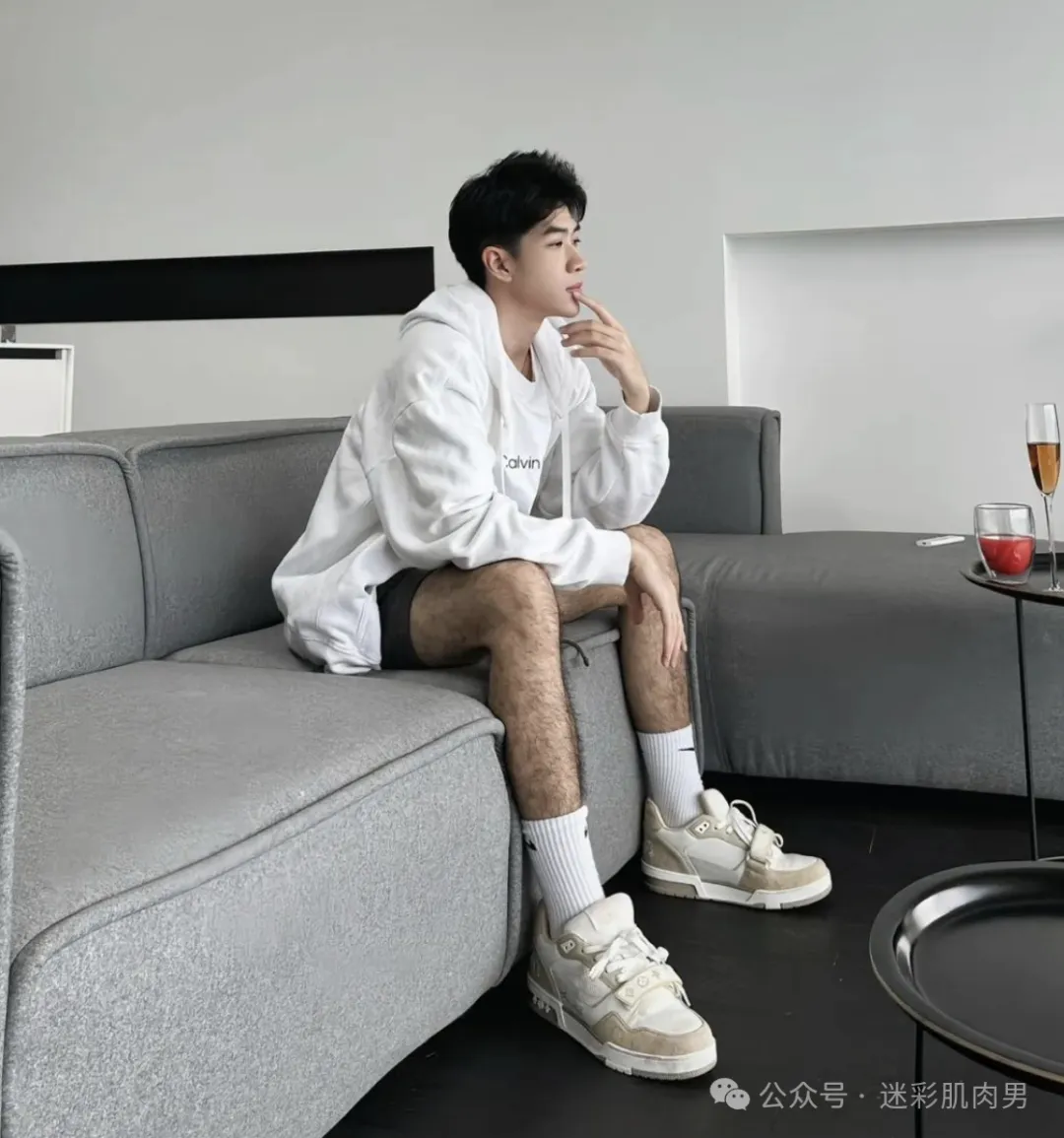 短裤湿透的长腿小哥! - 51虹马 短裤湿透的长腿小哥! - 51虹马