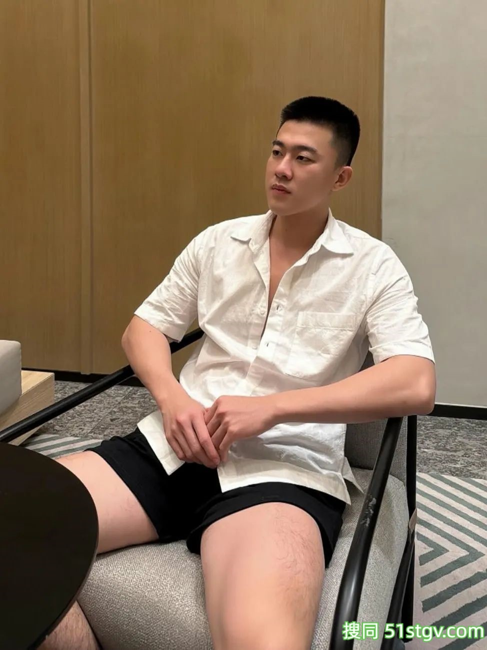 谁家老公，腹肌身材这么帅 - 51虹马