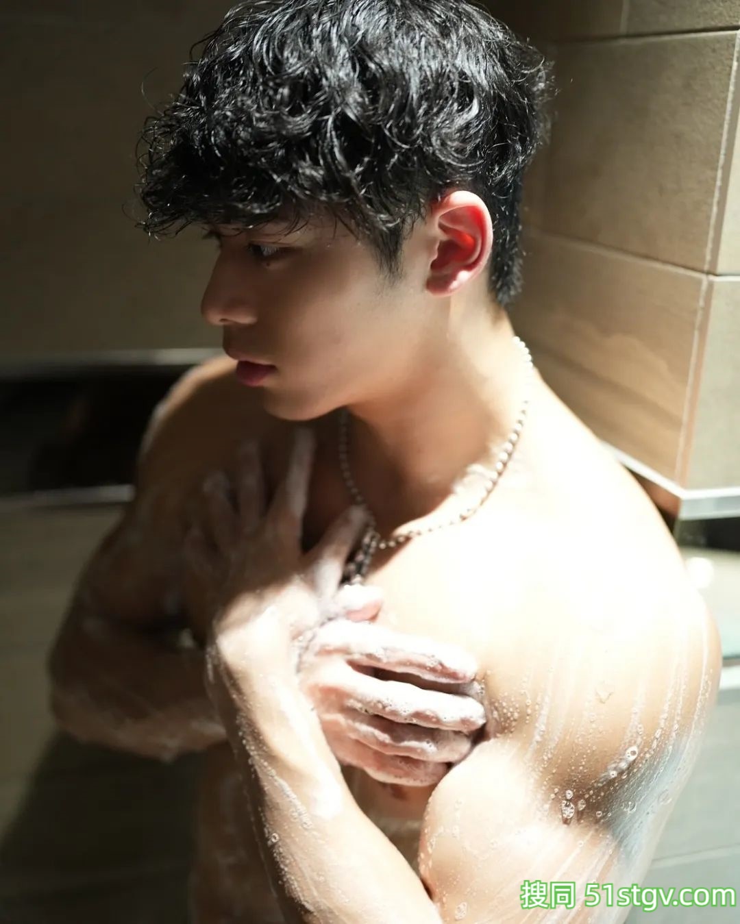 23岁日本健身网红,黝黑肩膀胸肌,这大胸肌泡水时能撩到人心里 - 51虹马 23岁日本健身网红,黝黑肩膀胸肌,这大胸肌泡水时能撩到人心里 - 51虹马