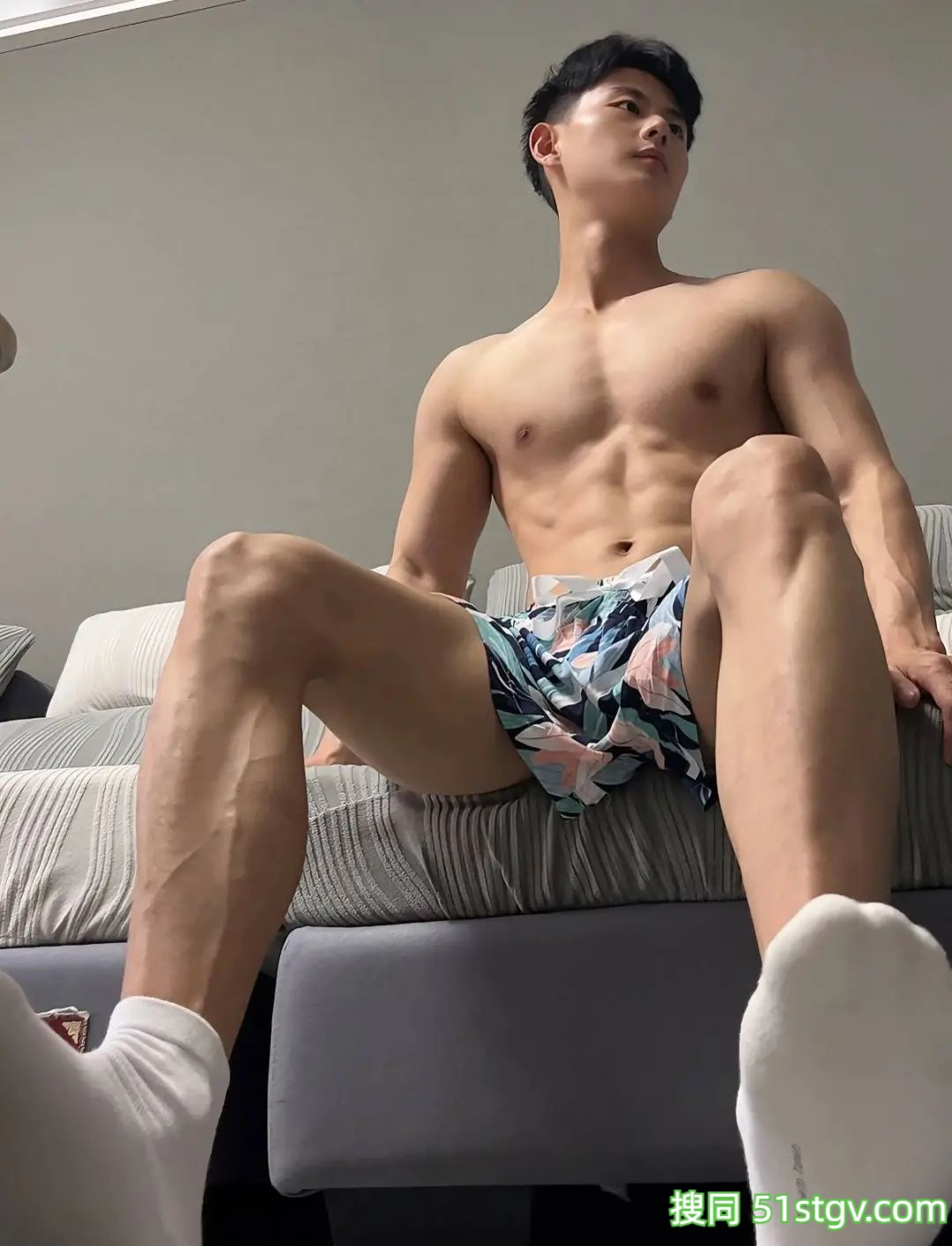 瘦瘦的小帅哥 - 51虹马