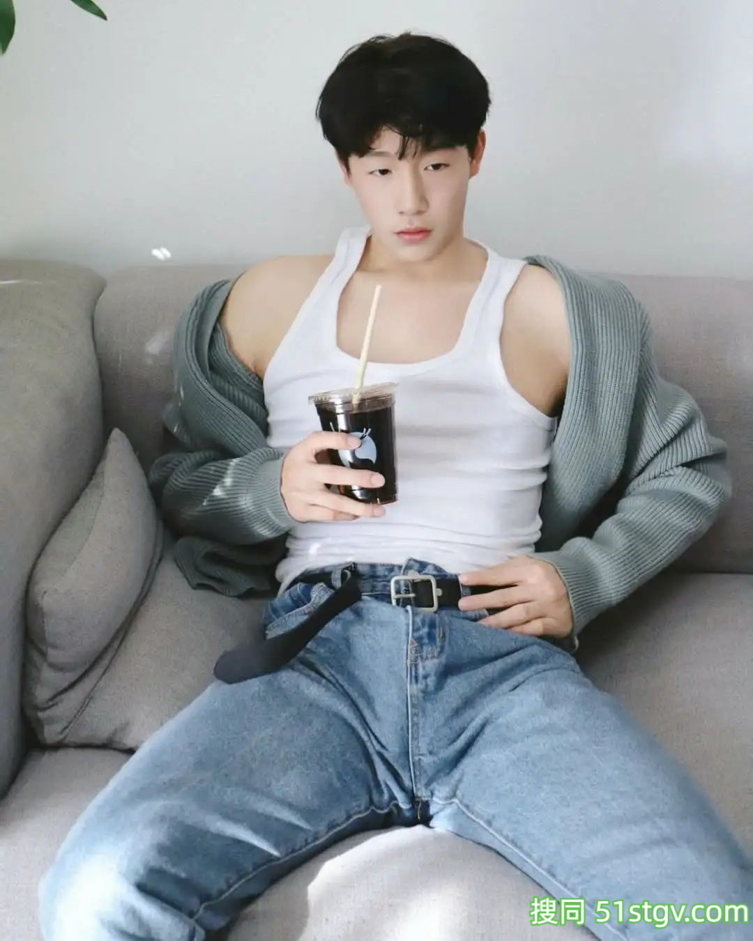 不是很帅，但是真的白嫩 - 51虹马