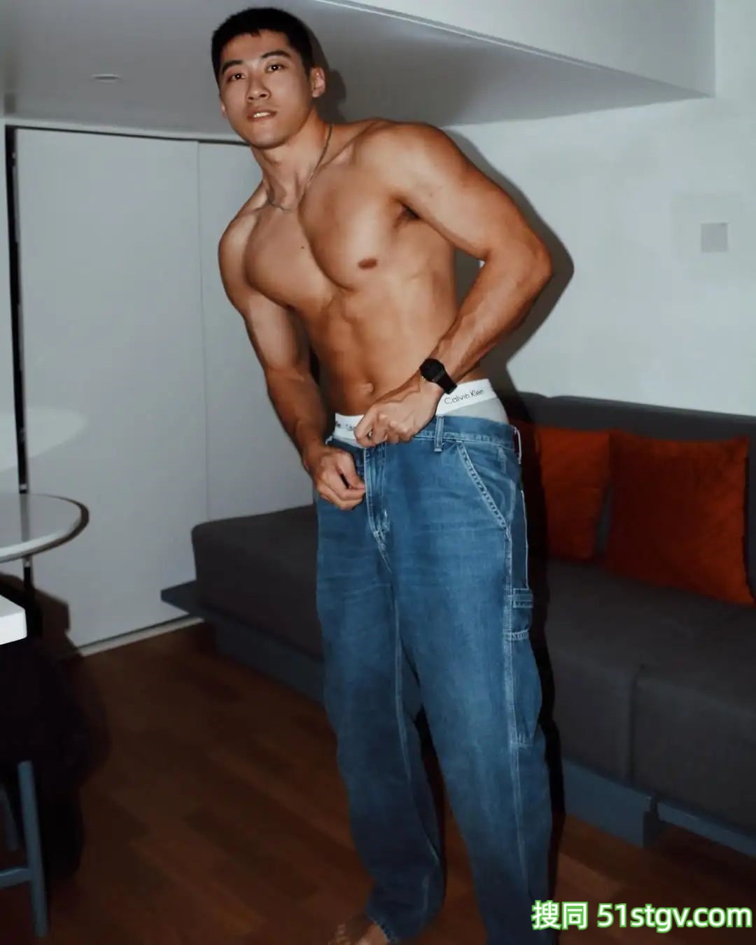 黑皮体育生，臭大力力 - 51虹马