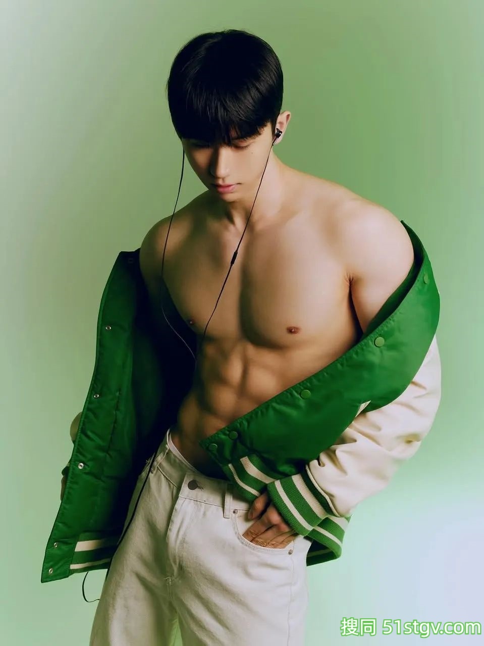 奶香奶香的男模，腹肌身材超好看 - 51虹马