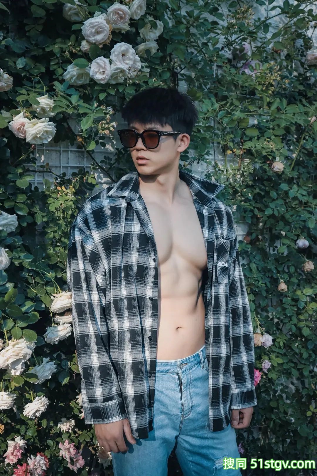 直男体育生，倒三角身材，力量感爆棚-51虹马