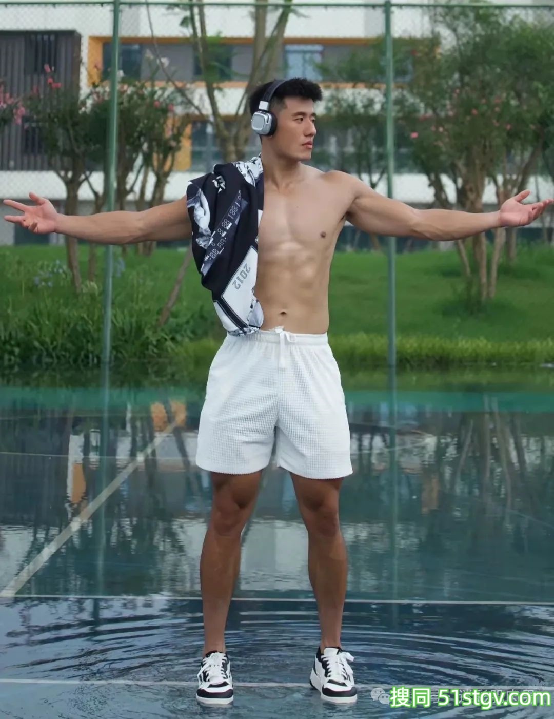 成都体院的运动男跑步，这粗壮长腿穿的太紧啦！ - 51虹马