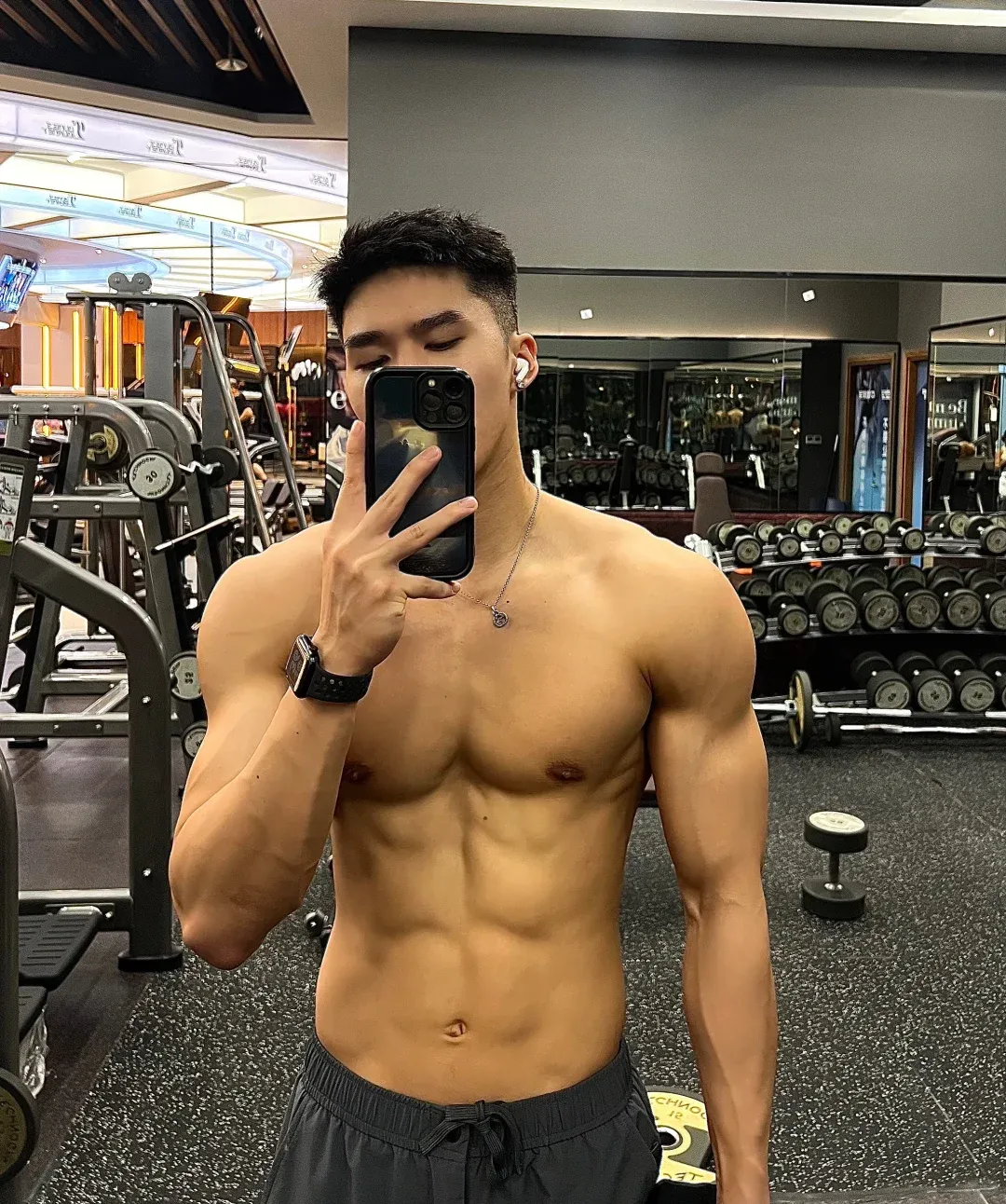 26岁浙江健身小哥,嘎嘣脆黑皮八块腹肌,这青筋暴起手臂结实背阔肌够Man吧 - 51虹马 26岁浙江健身小哥,嘎嘣脆黑皮八块腹肌,这青筋暴起手臂结实背阔肌够Man吧 - 51虹马