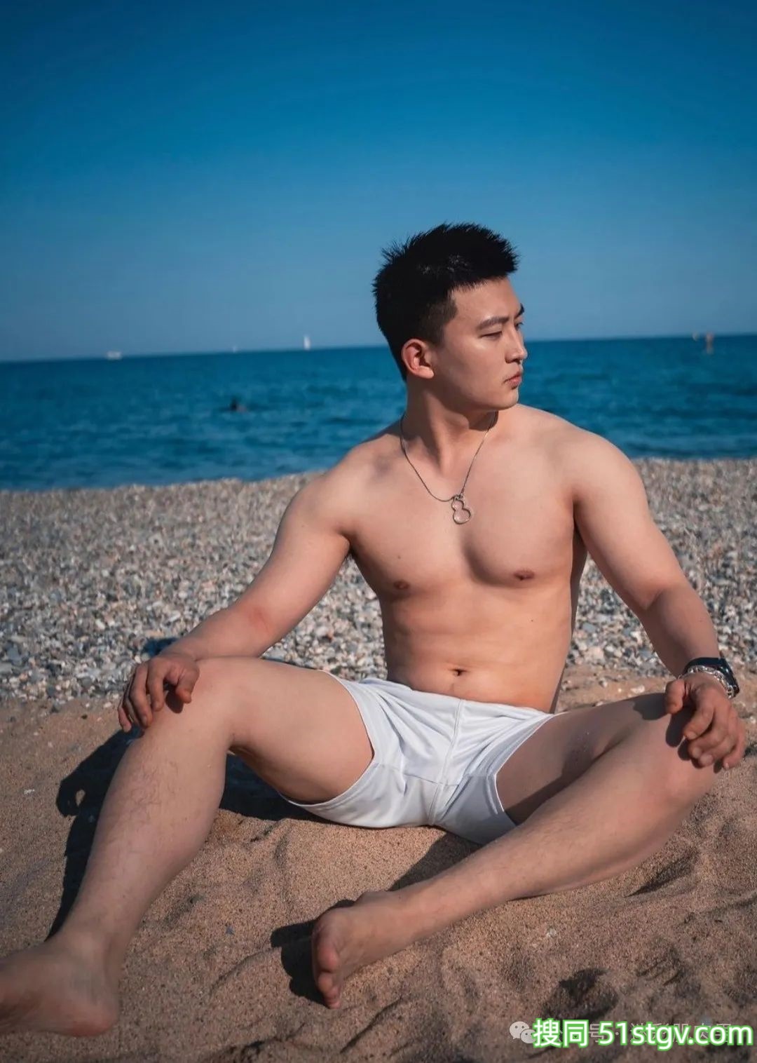 穿白短裤换衣间自拍的小哥长得真强大!太可了! - 51虹马 穿白短裤换衣间自拍的小哥长得真强大!太可了! - 51虹马