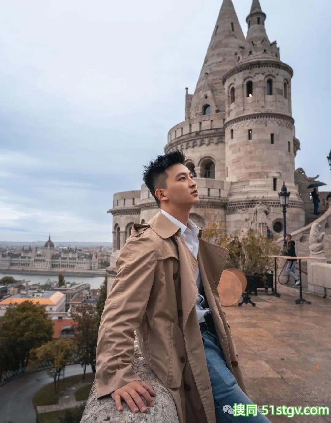 穿白短裤换衣间自拍的小哥长得真强大!太可了! - 51虹马 穿白短裤换衣间自拍的小哥长得真强大!太可了! - 51虹马