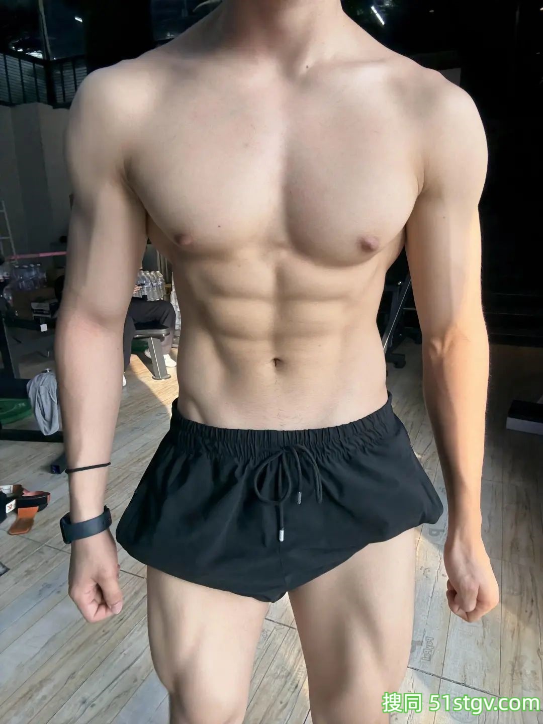 越练越大，好看的腹肌身材 - 51虹马