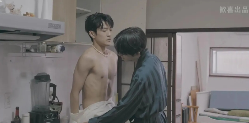 《被困在大板的男孩》两个被困在大阪的男孩在同一间屋子里互相救赎的故事 - 51虹马