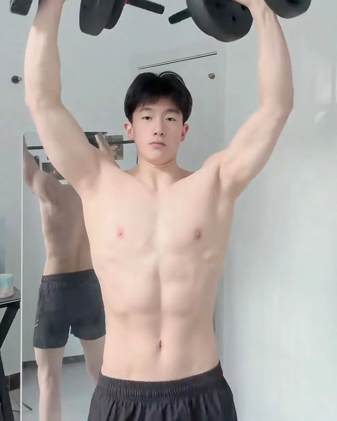 不是很帅，但是真的白嫩 - 51虹马