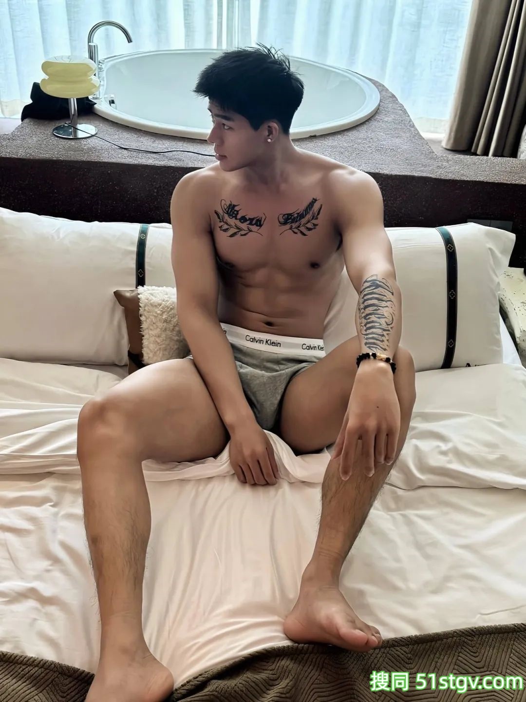 壮硕的黑皮体育生top1-51虹马