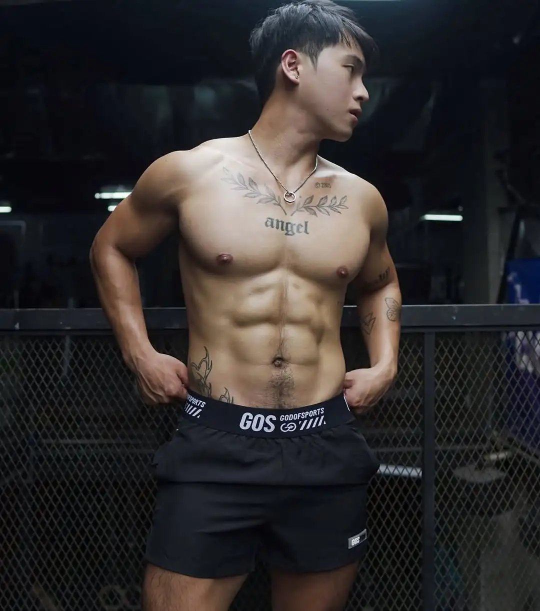 黑皮肌肉，健身教练 - 51虹马