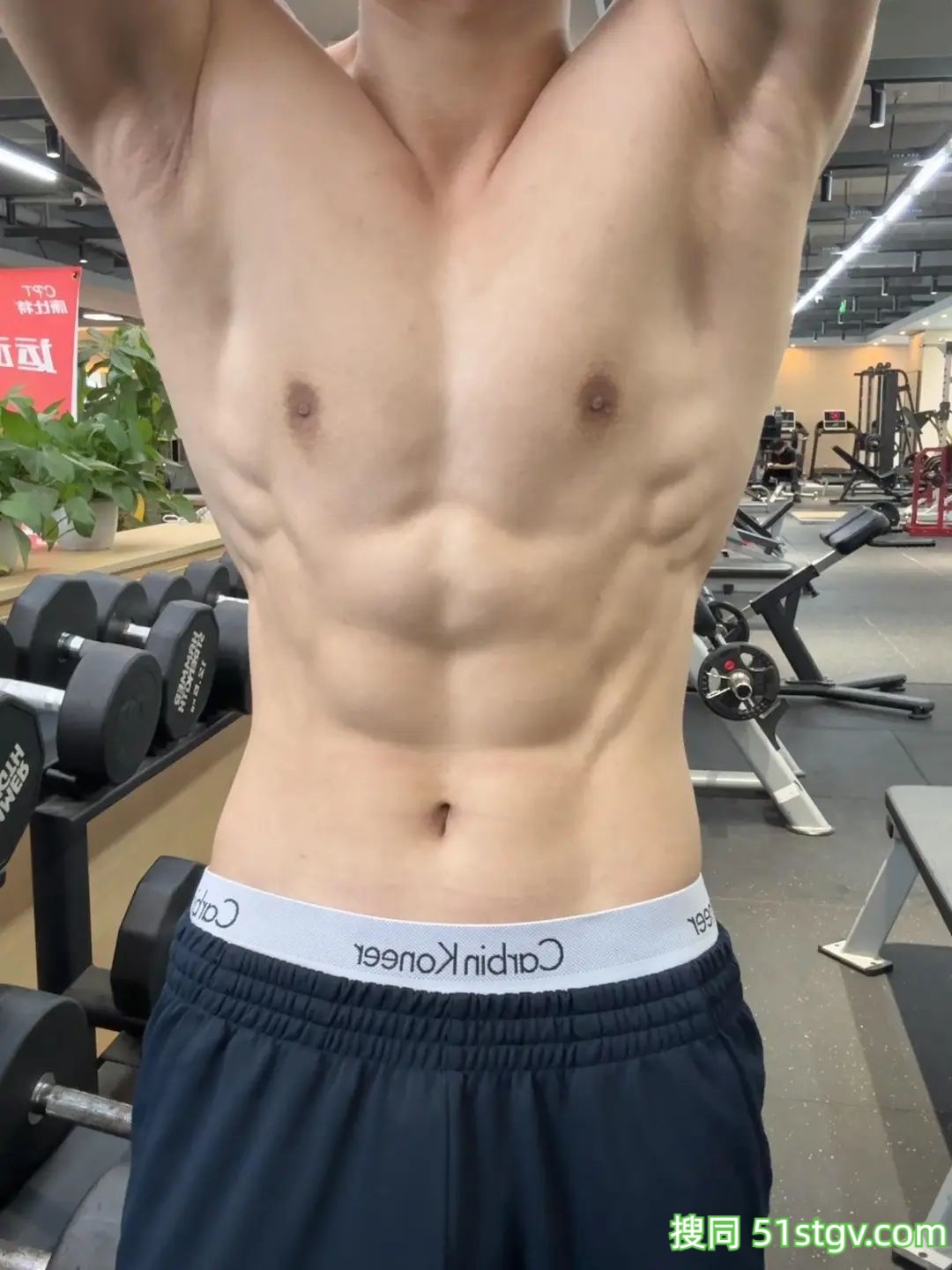 越练越大，好看的腹肌身材 - 51虹马