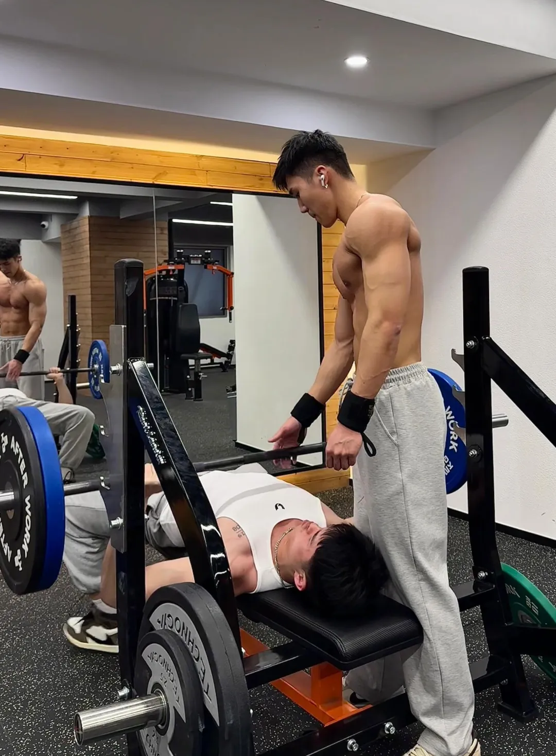 26岁浙江健身小哥,嘎嘣脆黑皮八块腹肌,这青筋暴起手臂结实背阔肌够Man吧 - 51虹马 26岁浙江健身小哥,嘎嘣脆黑皮八块腹肌,这青筋暴起手臂结实背阔肌够Man吧 - 51虹马