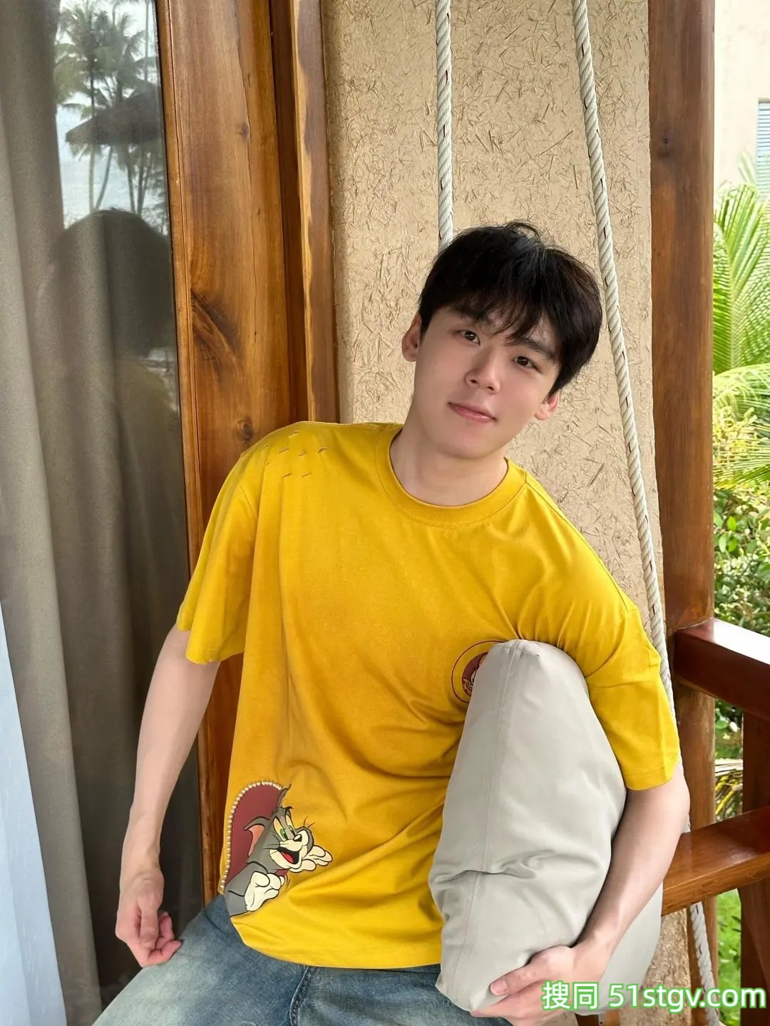 阳光帅气的男大学生 - 51虹马