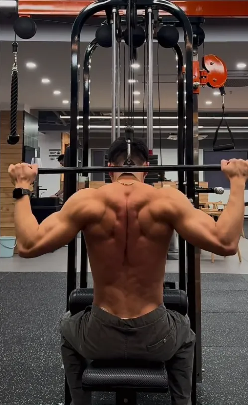 26岁浙江健身小哥,嘎嘣脆黑皮八块腹肌,这青筋暴起手臂结实背阔肌够Man吧 - 51虹马 26岁浙江健身小哥,嘎嘣脆黑皮八块腹肌,这青筋暴起手臂结实背阔肌够Man吧 - 51虹马