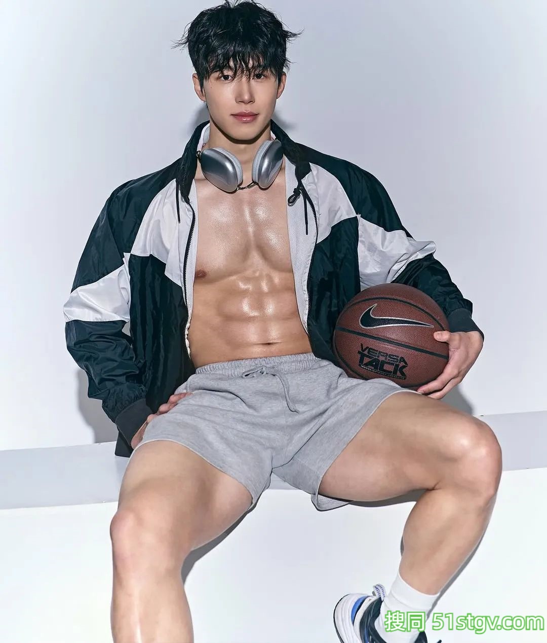 男模三选一，肌肉线条太帅啦，简直要爆了 - 51虹马