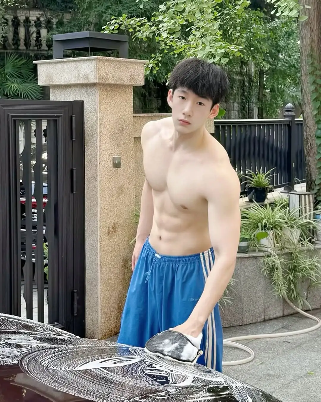 不是很帅，但是真的白嫩 - 51虹马