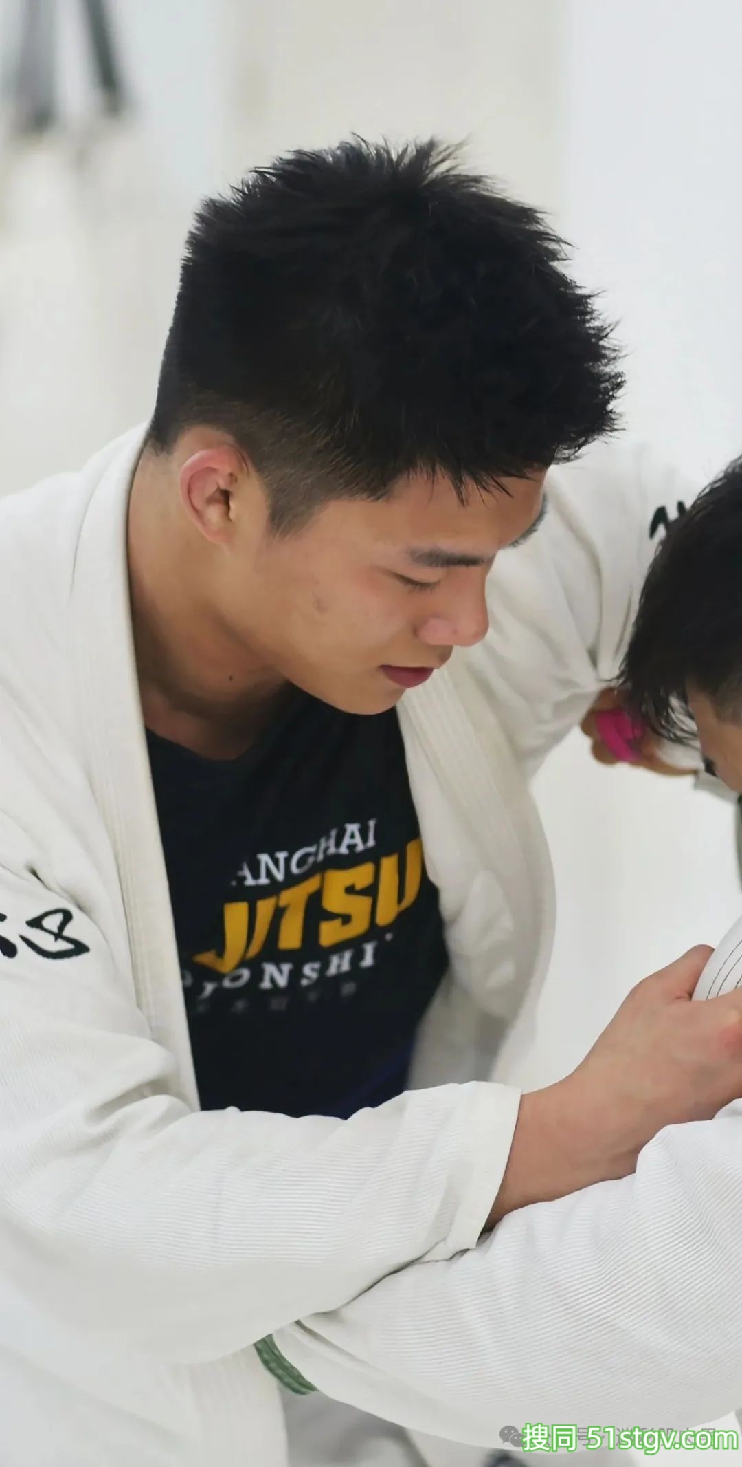 划龙舟的黑皮男耐力太强了!粗壮长腿湿透谁不心动! - 51虹马 划龙舟的黑皮男耐力太强了!粗壮长腿湿透谁不心动! - 51虹马