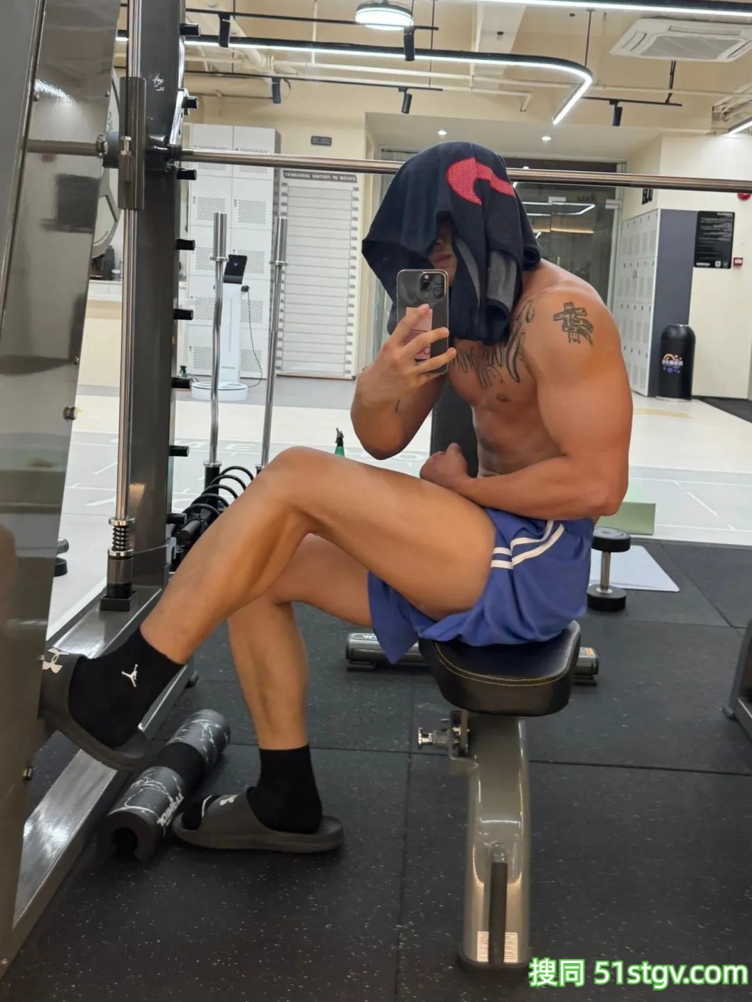 黑皮粗壮的体育生 - 51虹马