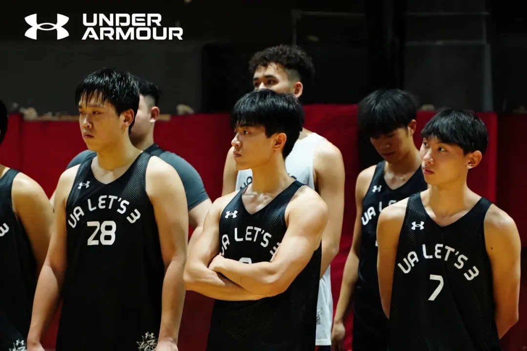 深圳20岁篮球体育生想去帮他搽汗了 - 51虹马