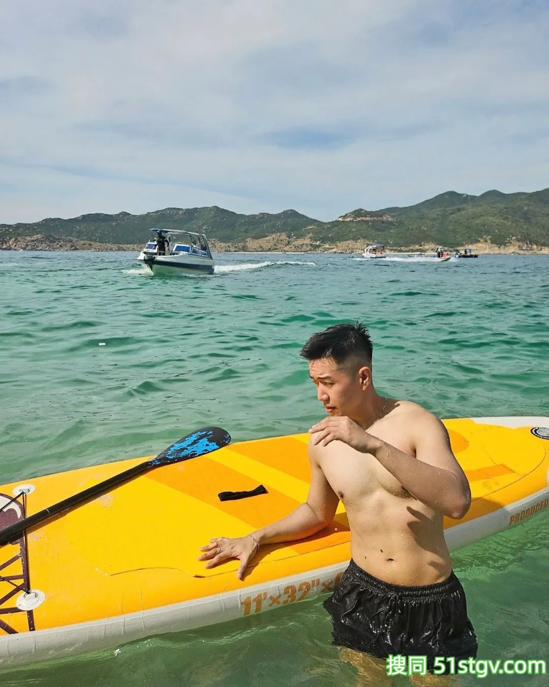 越南男飞机师,饱满胸肌结实腹肌,这制服下的肉体竟然这么性感 - 51虹马 越南男飞机师,饱满胸肌结实腹肌,这制服下的肉体竟然这么性感 - 51虹马