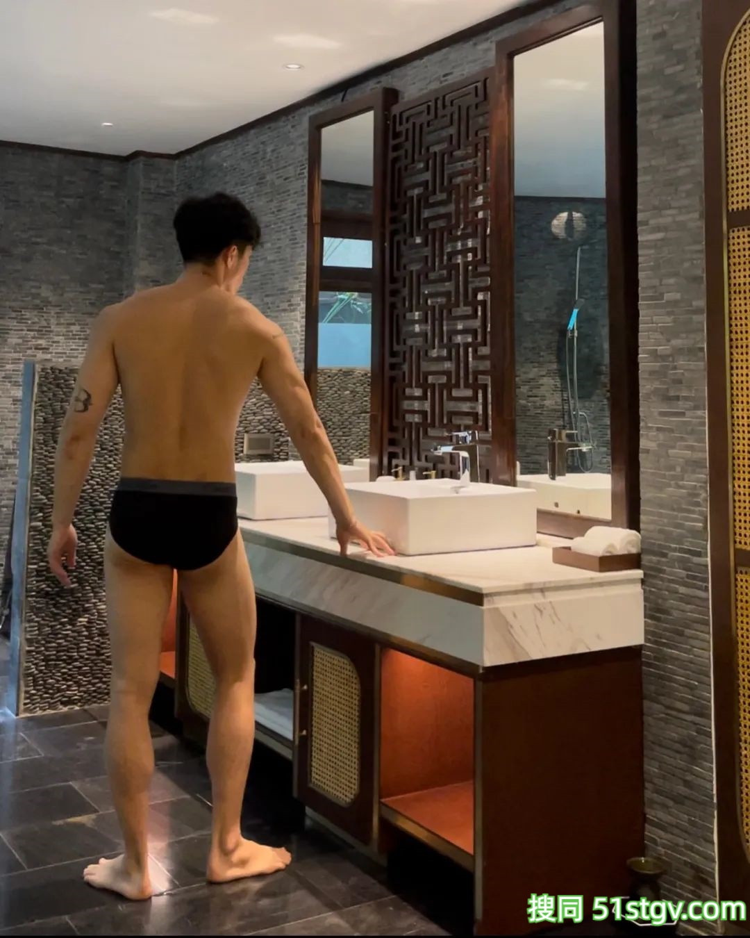 薄肌身材大长腿 - 51虹马