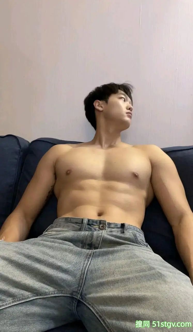 东北帅哥，粗壮脂包肌 - 51虹马