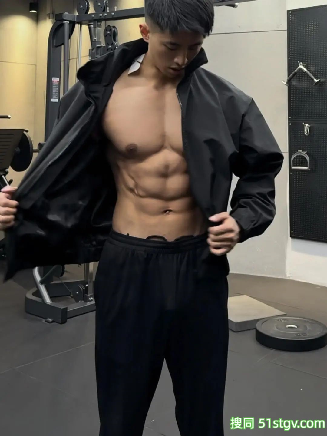 黑皮体育生就是香 - 51虹马