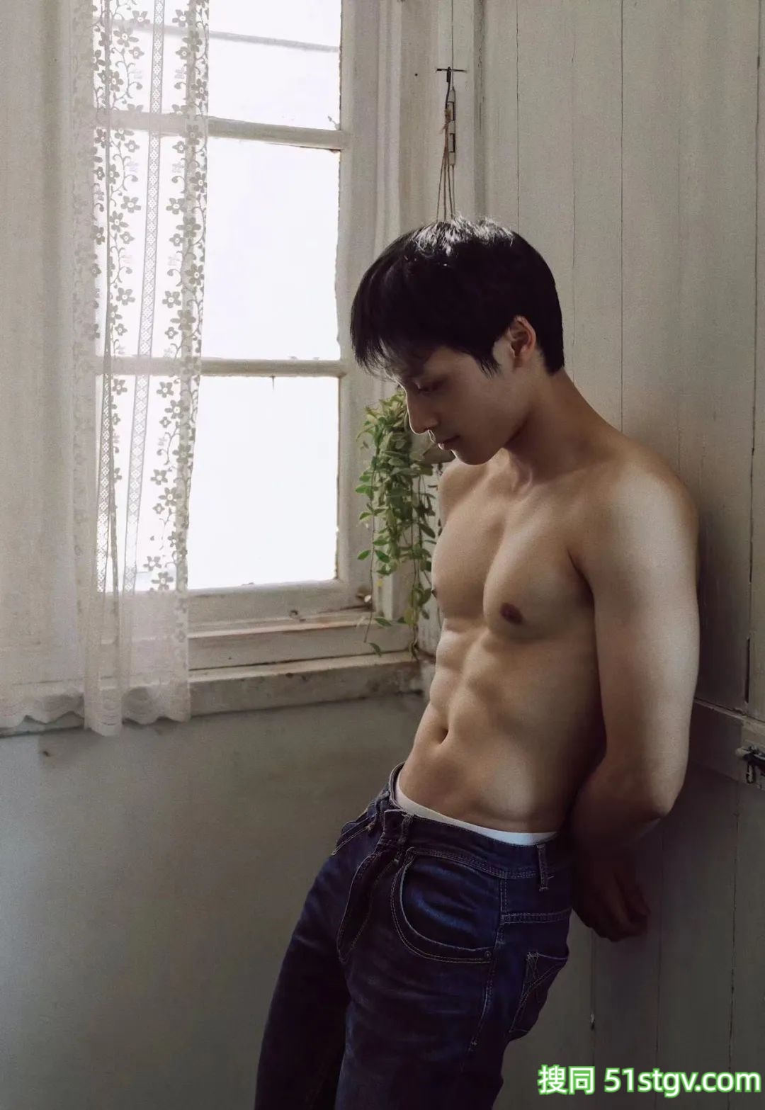 29岁广州奶气H腰肌肉男，全身瘦壮腱子肉，顶级诱惑张力满满 - 51虹马