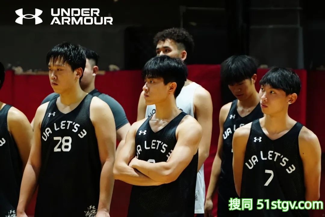 深圳20岁篮球体育生想去帮他搽汗了 - 51虹马